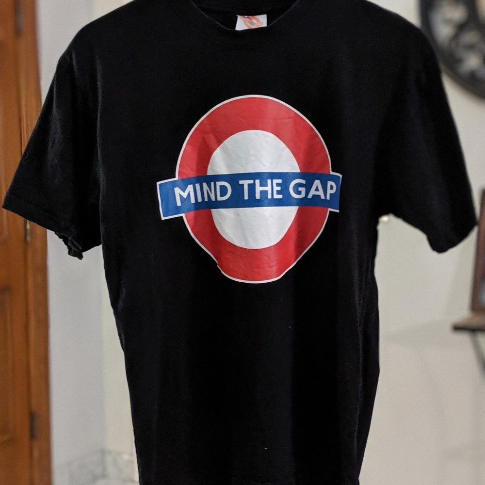 EUC - Mind the Gap -Tee
